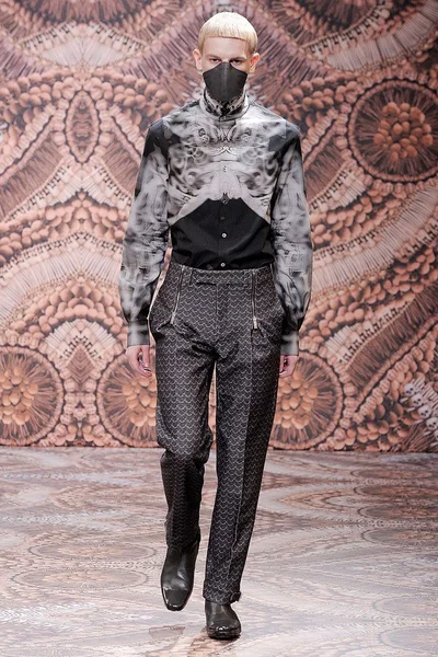 Look 17